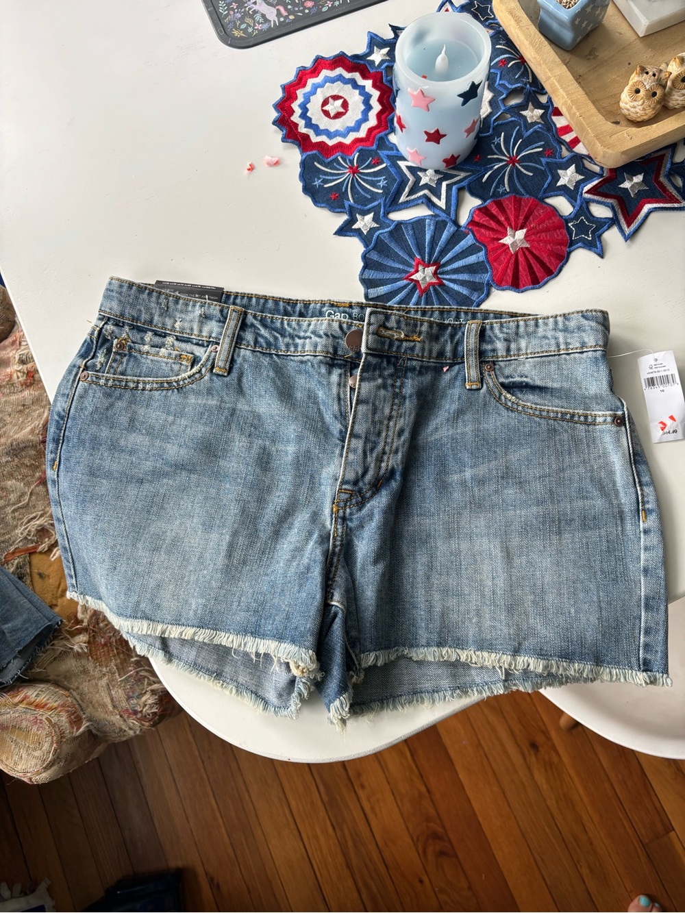 Gap boyfriend cut off short. Size 10. NWT